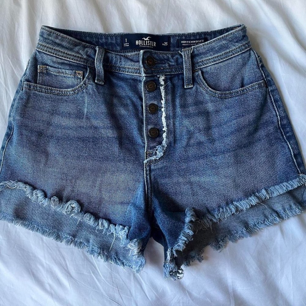 Hollister High Rise Mom Short